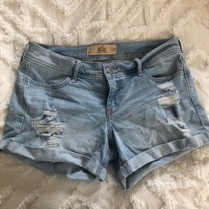 Hollister low rise midi short distressed size 7 28